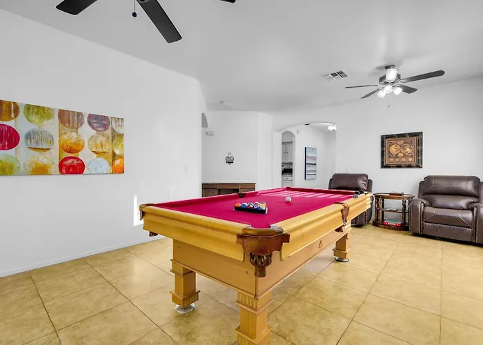 Holiday home Game Pool King Bed Pool Table