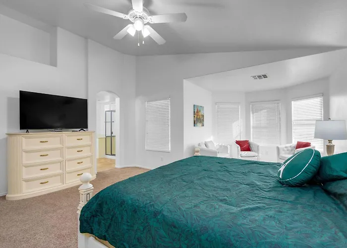 Holiday home Game Pool King Bed Pool Table Peoria